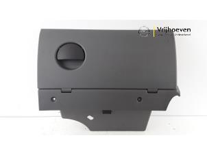 Begagnade Handskfack Opel Corsa C (F08/68) 1.4 16V Pris € 20,00 Marginaltabell erbjuds av Autodemontage Vrijhoeven B.V.