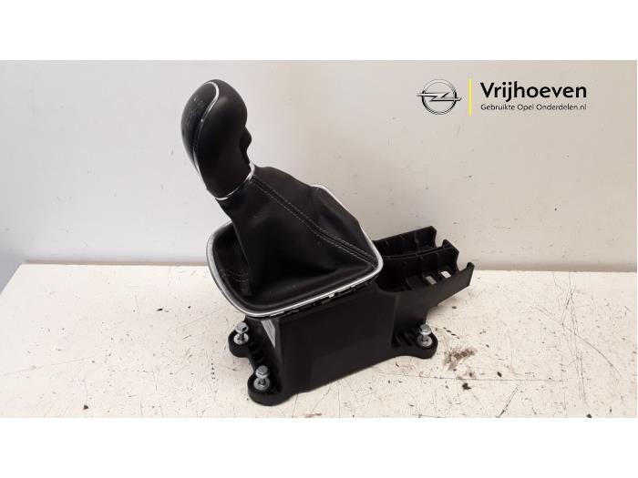Versnellingspook van een Opel Astra K 1.6 CDTI 110 16V 2016