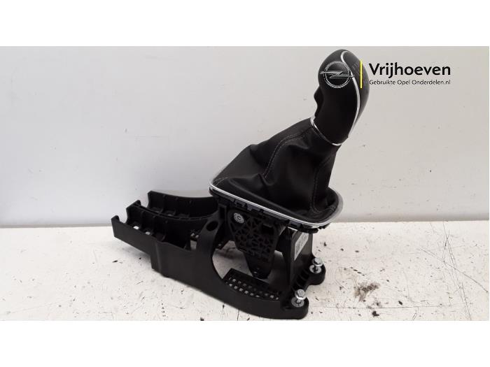 Versnellingspook van een Opel Astra K 1.6 CDTI 110 16V 2016