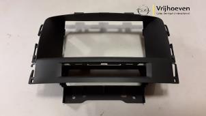 Gebruikte Radio omlijsting Opel Astra J (PC6/PD6/PE6/PF6) 1.4 Turbo 16V Prijs € 25,00 Margeregeling aangeboden door Autodemontage Vrijhoeven B.V.