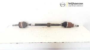 Begagnade Drivaxel, höger fram Opel Astra K 1.5 CDTi 105 12V Pris € 175,00 Marginaltabell erbjuds av Autodemontage Vrijhoeven B.V.