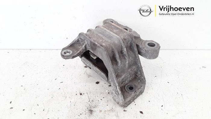 Motorsteun van een Opel Vectra C GTS 2.2 DIG 16V 2005