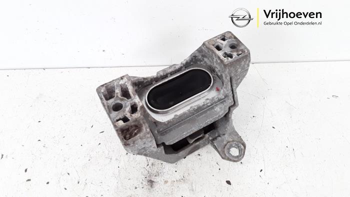 Motorsteun van een Opel Vectra C GTS 2.2 DIG 16V 2005