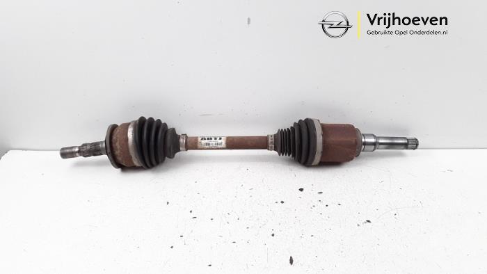 Aandrijfas links-voor van een Opel Astra K 1.4 Turbo 16V 2017