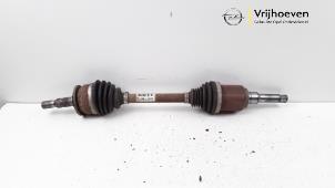Begagnade Drivaxel, vänster fram Opel Astra K 1.4 Turbo 16V Pris € 100,00 Marginaltabell erbjuds av Autodemontage Vrijhoeven B.V.