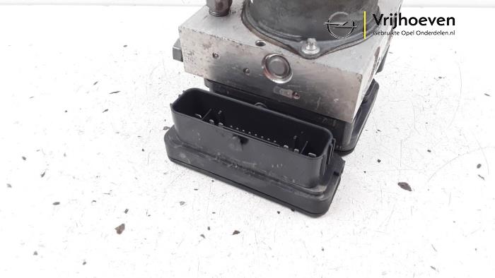 ABS Pomp van een Opel Zafira Tourer (P12) 1.4 Turbo 16V Ecotec 2016