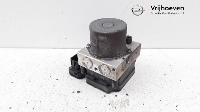 ABS Pomp van een Opel Zafira Tourer (P12) 1.4 Turbo 16V Ecotec 2016