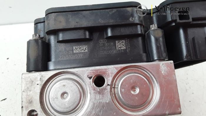 ABS Pomp van een Opel Zafira Tourer (P12) 1.4 Turbo 16V Ecotec 2016