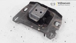 Używane Wspornik silnika Opel Combo Cargo 1.6 CDTI 100 Cena € 20,00 Procedura marży oferowane przez Autodemontage Vrijhoeven B.V.