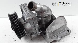 Begagnade Vattenpump Opel Astra K 1.4 Turbo 16V Pris € 100,00 Marginaltabell erbjuds av Autodemontage Vrijhoeven B.V.