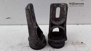 Gebruikte Steun (diversen) Opel Meriva 1.6 16V Prijs € 20,00 Margeregeling aangeboden door Autodemontage Vrijhoeven B.V.