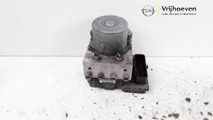 Begagnade ABS-pump Opel Corsa D 1.6i OPC 16V Turbo Pris € 150,00 Marginaltabell erbjuds av Autodemontage Vrijhoeven B.V.