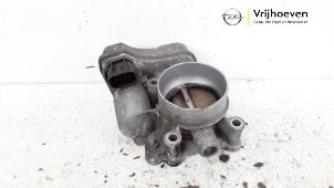 Gebruikte Gasklephuis Opel Vectra C Caravan 2.2 DIG 16V Prijs € 25,00 Margeregeling aangeboden door Autodemontage Vrijhoeven B.V.