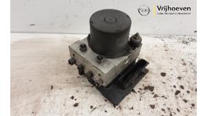 Gebruikte ABS Pomp Opel Corsa D 1.0 Prijs € 250,00 Margeregeling aangeboden door Autodemontage Vrijhoeven B.V.