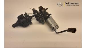 Gebruikte Cabriodak Motor Opel Tigra Twin Top 1.4 16V Prijs € 80,00 Margeregeling aangeboden door Autodemontage Vrijhoeven B.V.