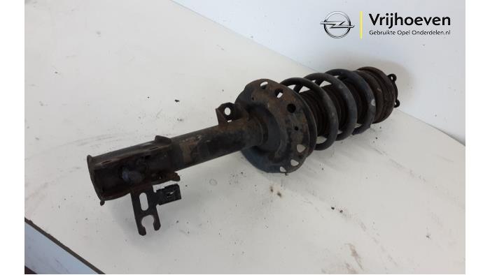 Stötdämparstång, höger fram från en Opel Astra H Twin Top (L67) 1.6 16V 2006