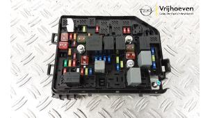 Gebruikte Zekeringkast Opel Karl 1.0 12V Prijs € 90,00 Margeregeling aangeboden door Autodemontage Vrijhoeven B.V.