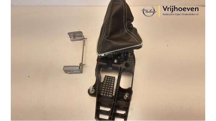 Versnellingspook van een Opel Astra K 1.6 SIDI Eco Turbo 16V 2016