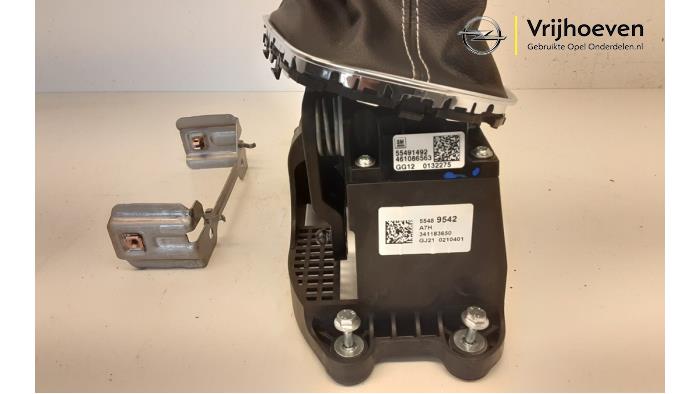 Versnellingspook van een Opel Astra K 1.6 SIDI Eco Turbo 16V 2016