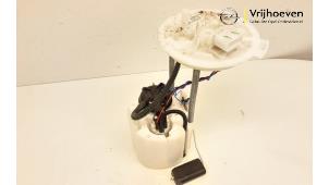 Gebruikte Brandstofpomp Elektrisch Opel Astra K 1.2 Turbo 12V Prijs € 50,00 Margeregeling aangeboden door Autodemontage Vrijhoeven B.V.