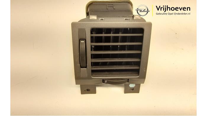 Luchtrooster Dashboard van een Opel Vectra C Caravan 2.2 DIG 16V 2004