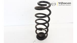 Gebruikte Schroefveer achter Opel Astra K Sports Tourer 1.0 Turbo 12V Prijs € 10,00 Margeregeling aangeboden door Autodemontage Vrijhoeven B.V.