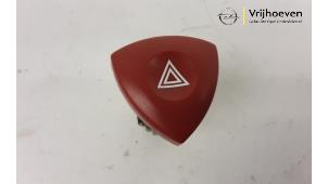 Begagnade Nödbelysningsbrytare Opel Vivaro 2.5 CDTI 16V Pris € 25,00 Marginaltabell erbjuds av Autodemontage Vrijhoeven B.V.