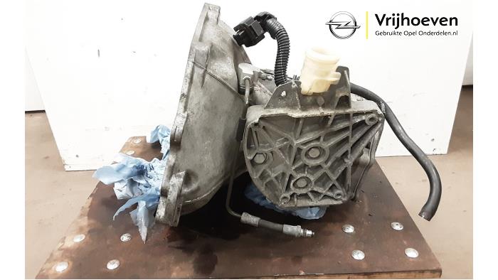 Växellåda från en Opel Corsa C (F08/68) 1.4 16V Twin Port 2004