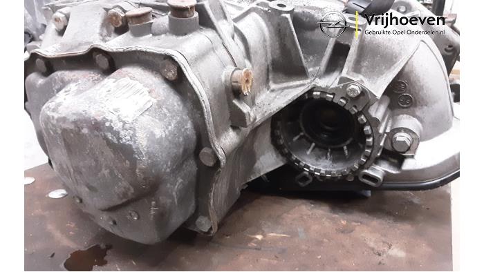 Växellåda från en Opel Corsa C (F08/68) 1.4 16V Twin Port 2004