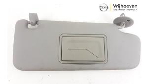 Gebruikte Zonneklep Opel Karl 1.0 12V Prijs € 15,00 Margeregeling aangeboden door Autodemontage Vrijhoeven B.V.