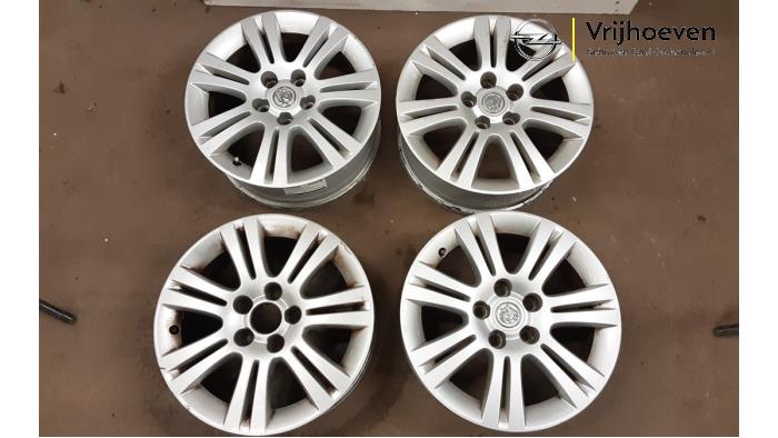Velgen set van een Opel Astra H (L48) 1.8 16V 2005