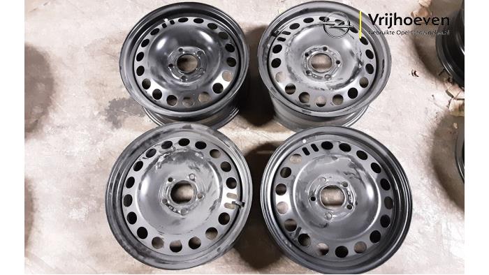 Felgen Set van een Opel Astra J (PC6/PD6/PE6/PF6) 1.7 CDTi 16V 110 2014