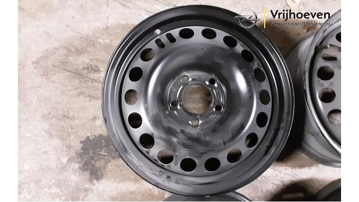 Felgen Set van een Opel Astra J (PC6/PD6/PE6/PF6) 1.7 CDTi 16V 110 2014