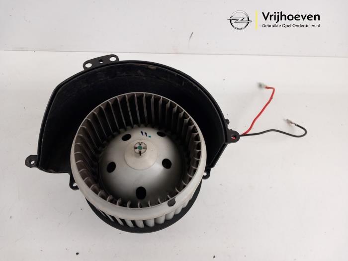 Kachel Ventilatiemotor van een Opel Astra H (L48) 1.6 16V 2008
