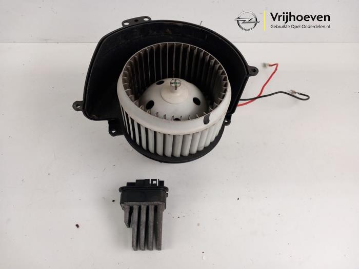 Kachel Ventilatiemotor van een Opel Astra H (L48) 1.6 16V 2008