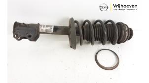 Gebruikte Mac Phersonpoot links-voor Opel Corsa D 1.6i OPC 16V Turbo Prijs € 60,00 Margeregeling aangeboden door Autodemontage Vrijhoeven B.V.