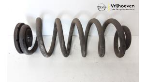 Gebruikte Schroefveer achter Opel Astra K Sports Tourer 1.6 CDTI 110 16V Prijs € 60,00 Margeregeling aangeboden door Autodemontage Vrijhoeven B.V.