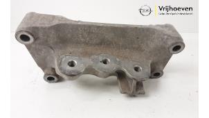 Używane Wspornik silnika Opel Astra K 1.2 Turbo 12V Cena € 30,00 Procedura marży oferowane przez Autodemontage Vrijhoeven B.V.