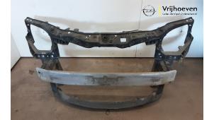 Gebruikte Frontpaneel Opel Corsa D 1.6i GSI 16V Turbo Prijs € 100,00 Margeregeling aangeboden door Autodemontage Vrijhoeven B.V.