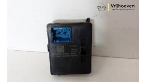 Gebruikte Computer Kachel Opel Corsa F (UB/UH/UP) 1.2 Turbo 12V 130 Prijs € 20,00 Margeregeling aangeboden door Autodemontage Vrijhoeven B.V.