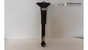 Gebruikte Schokdemper links-achter Opel Corsa F (UB/UH/UP) 1.2 Turbo 12V 100 Prijs € 30,00 Margeregeling aangeboden door Autodemontage Vrijhoeven B.V.