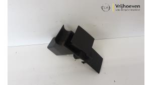 Gebruikte Asbak achter Opel Meriva 1.6 16V Prijs € 20,00 Margeregeling aangeboden door Autodemontage Vrijhoeven B.V.