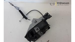 Gebruikte Deurslot Mechaniek 4Deurs links-achter Opel Corsa F (UB/UH/UP) 1.2 12V 75 Prijs € 125,00 Margeregeling aangeboden door Autodemontage Vrijhoeven B.V.