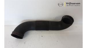 Begagnade Luftintagsslang Opel Zafira (M75) 2.2 16V Direct Ecotec Pris € 10,00 Marginaltabell erbjuds av Autodemontage Vrijhoeven B.V.