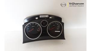 Używane Tablica rozdzielcza Opel Zafira (M75) 2.2 16V Direct Ecotec Cena € 75,00 Procedura marży oferowane przez Autodemontage Vrijhoeven B.V.
