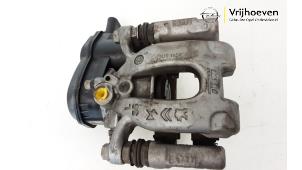 Gebruikte Remklauw (Tang) links-achter Opel Corsa F (UB/UH/UP) 1.2 Turbo 12V 100 Prijs € 49,95 Margeregeling aangeboden door Autodemontage Vrijhoeven B.V.