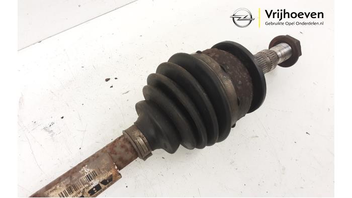 Aandrijfas links-voor van een Opel Astra K Sports Tourer 1.4 Turbo 16V 2017