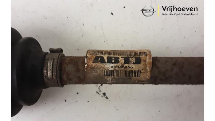 Aandrijfas links-voor van een Opel Astra K Sports Tourer 1.4 Turbo 16V 2017