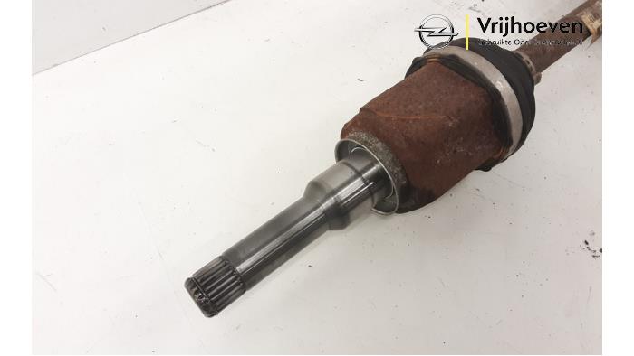 Aandrijfas links-voor van een Opel Astra K Sports Tourer 1.4 Turbo 16V 2017