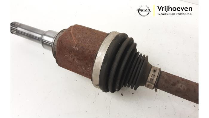 Aandrijfas links-voor van een Opel Astra K Sports Tourer 1.4 Turbo 16V 2017